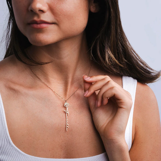 Персонализирано колие с цвете за рожден ден и име