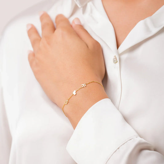 Персонализирана гривна с инициали настрани