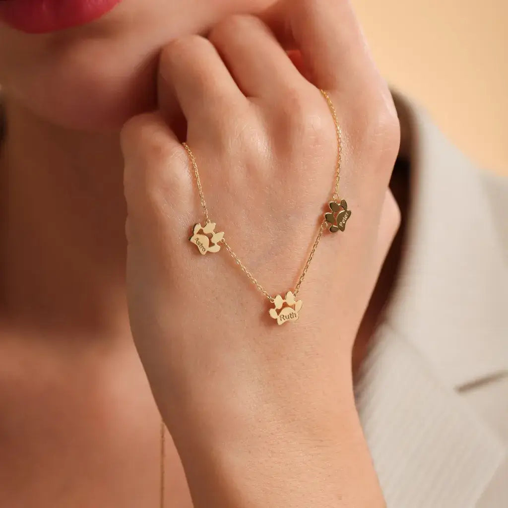 Персонализирано колие с име на лапичка – отделни лапички